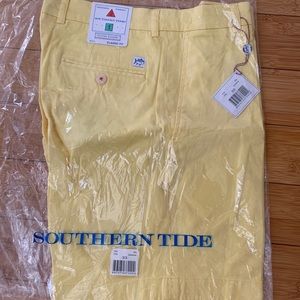Southern Tide Classic Fit Yellow Shorts. NEW